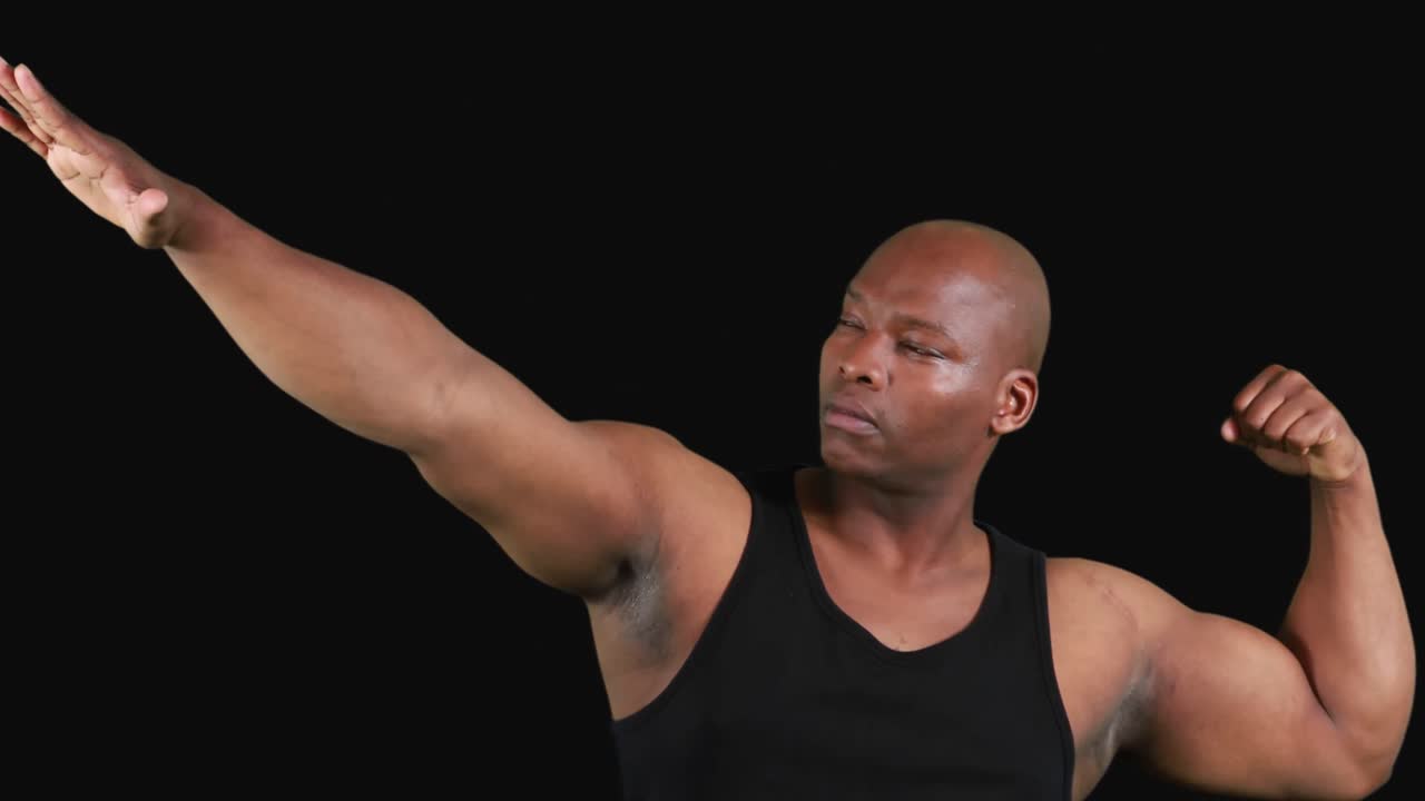 Bodybuilder flexing his biceps 4k