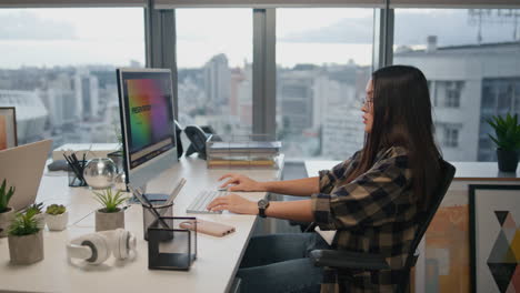 Pensive-woman-creating-presentation-at-office-closeup.-Startuper-using-computer