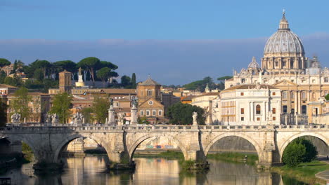 el horizonte de roma con la basílica de san pedro del vaticano