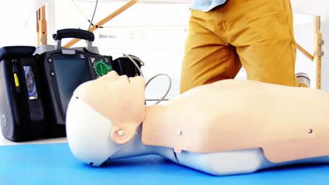 Male-paramedic-during-cardiopulmonary-resuscitation-training