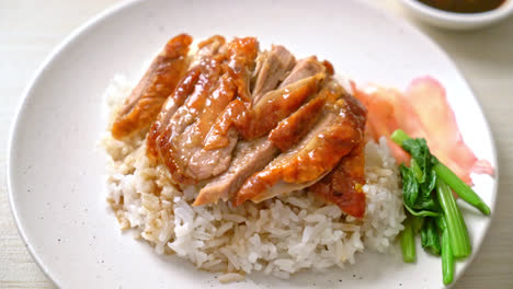 Barbecue-roasted-duck-on-rice