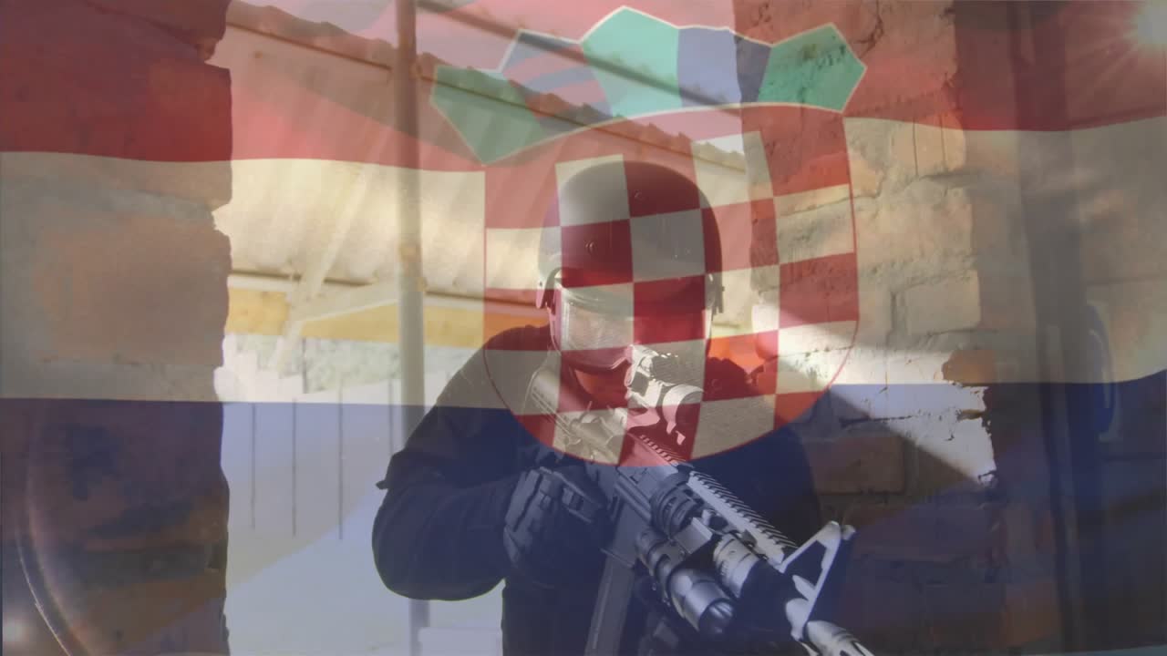 Główny operator wchodzący w ścianę z cegieł, wsparcie przybywające i koordynujące skanowanie karabinem podczas trenowania