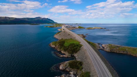 Imágenes-Aéreas-De-La-Carretera-Del-Océano-Atlántico-Noruega