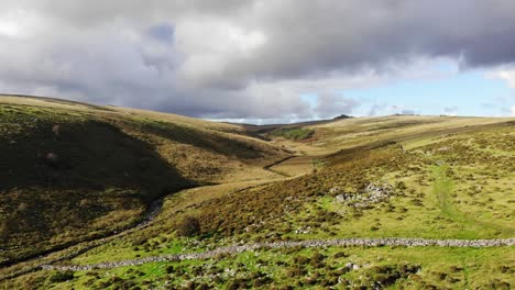 vista aérea de wistman&#39;s wood dos puentes dartmoor inglaterra