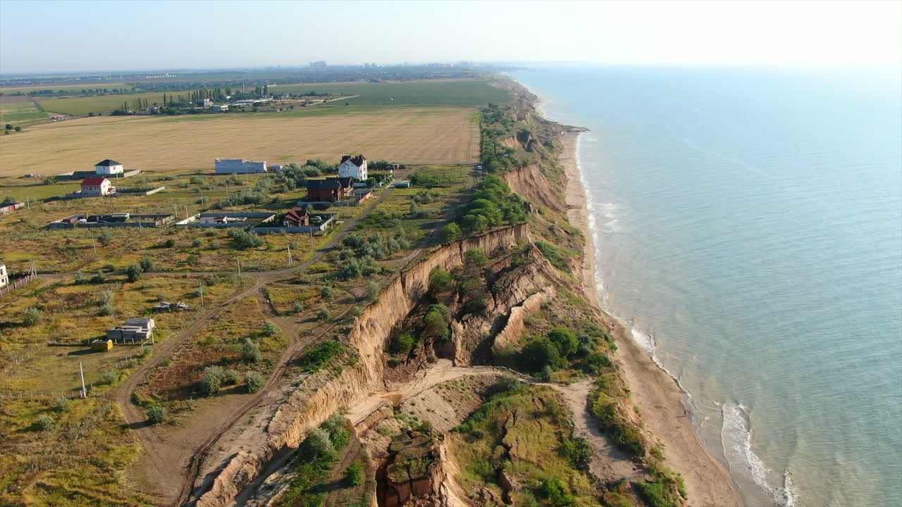 большой участок суши, уходящий в море