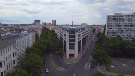 gran vista aérea de arriba del comité ejecutivo del partido de vuelo ciudad de berlín, alemania día de verano 2023