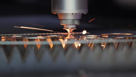 corte láser cnc de metal, tecnología industrial moderna.
