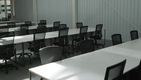 espacio de trabajo de oficina moderno vacío