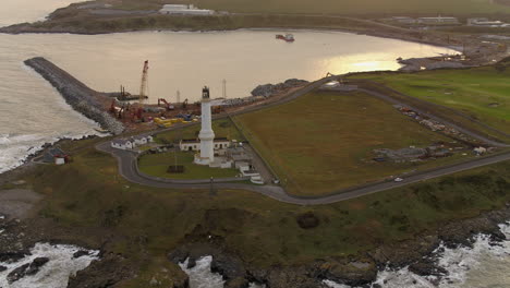 Luftaufnahme-Des-Leuchtturms-Von-Belt-Ness,-Aberdeen,-Schottland