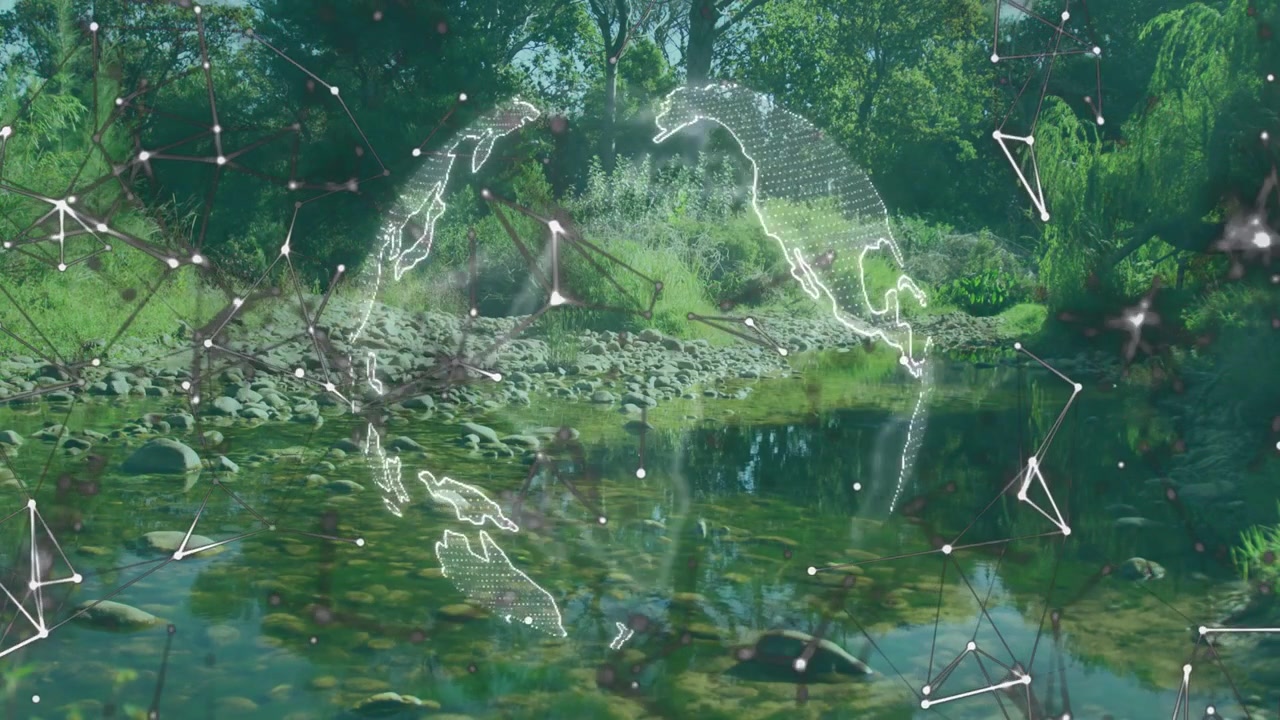 Globe holographique apparaissant progressivement après une dérive de glyphes, tournant, des nœuds se connectant, montrant des données mondiales au-dessus d'un ruisseau.