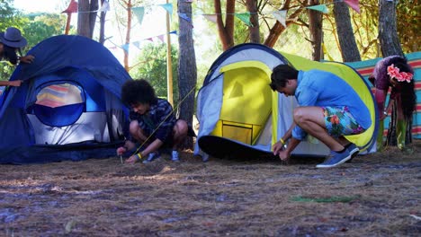 Group-of-friends-preparing-tent-4k