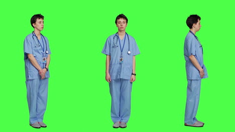 Unzufriedene-Krankenschwester-Sagt-Nein-Und-Seufzt-Vor-Greenscreen-Hintergrund