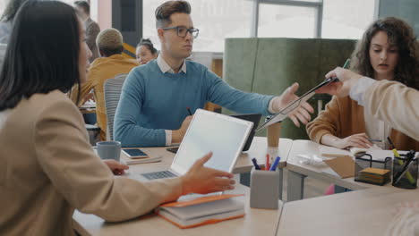 reunión de negocios en una oficina moderna