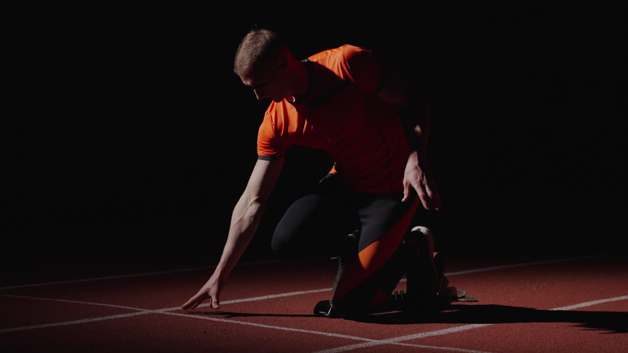 el velocista está listo en la línea de salida.