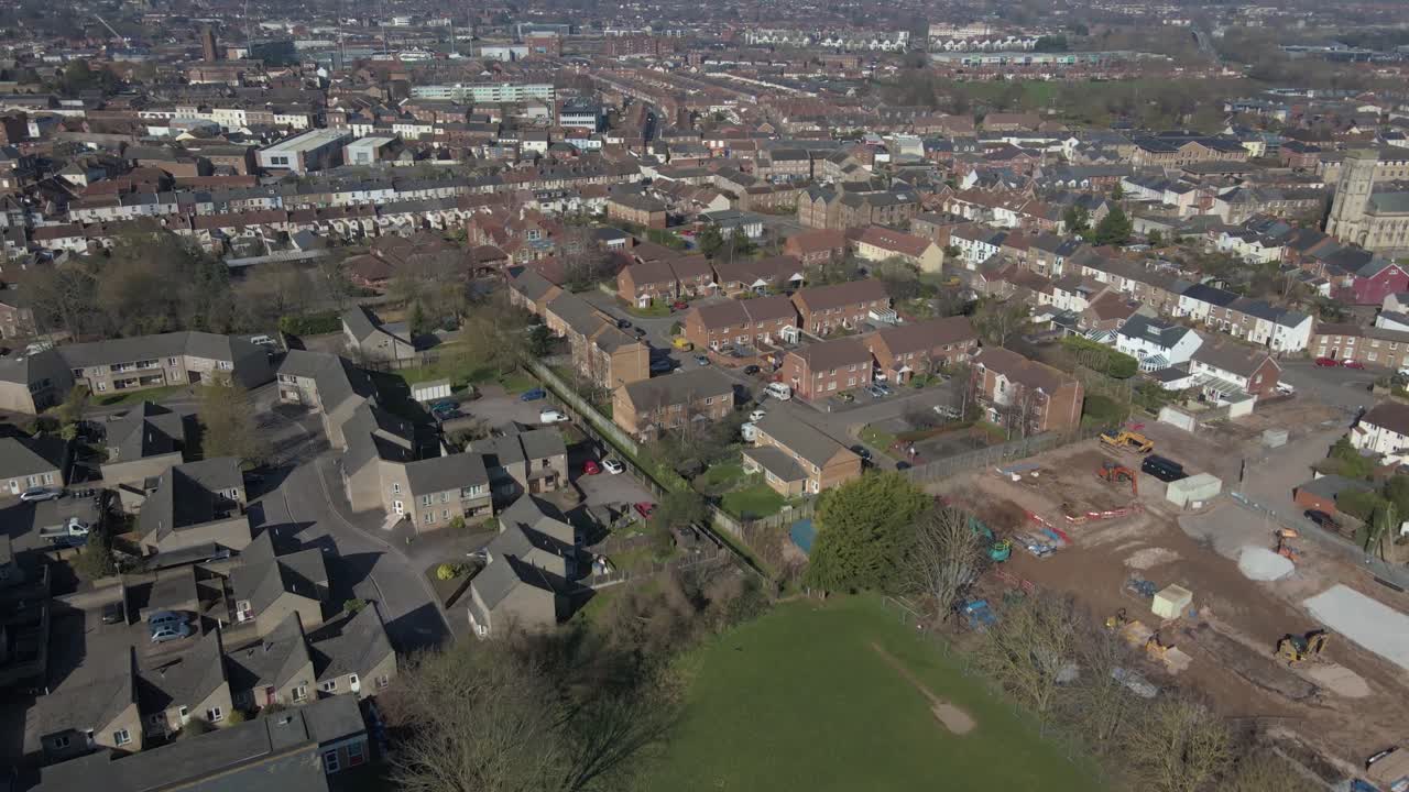 4K aerial view of a residencial area in taunton Somerset, United Kingdom, drone moving forward and showing the buildings roofs and street. 60fps