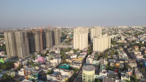 Se-Están-Realizando-Obras-De-Construcción-De-Rascacielos-En-Un-Barrio