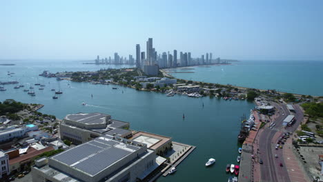 Cartagena,-Kolumbien,-Luftaufnahme-Des-Hafens-Und-Der-Hotels-Und-Gebäude-Von-Bocagrande