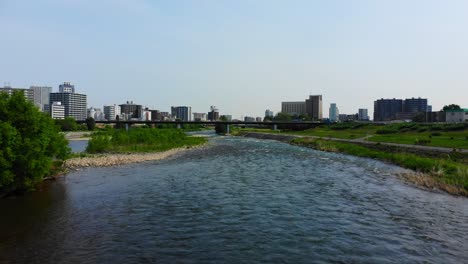 Toyohira-Fluss,-Der-Durch-Sapporo-Fließt