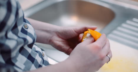 Close-Up-Of-Woman-Is-Peeling-Oranges