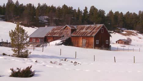 An-old-wooden-house-in-the-snow