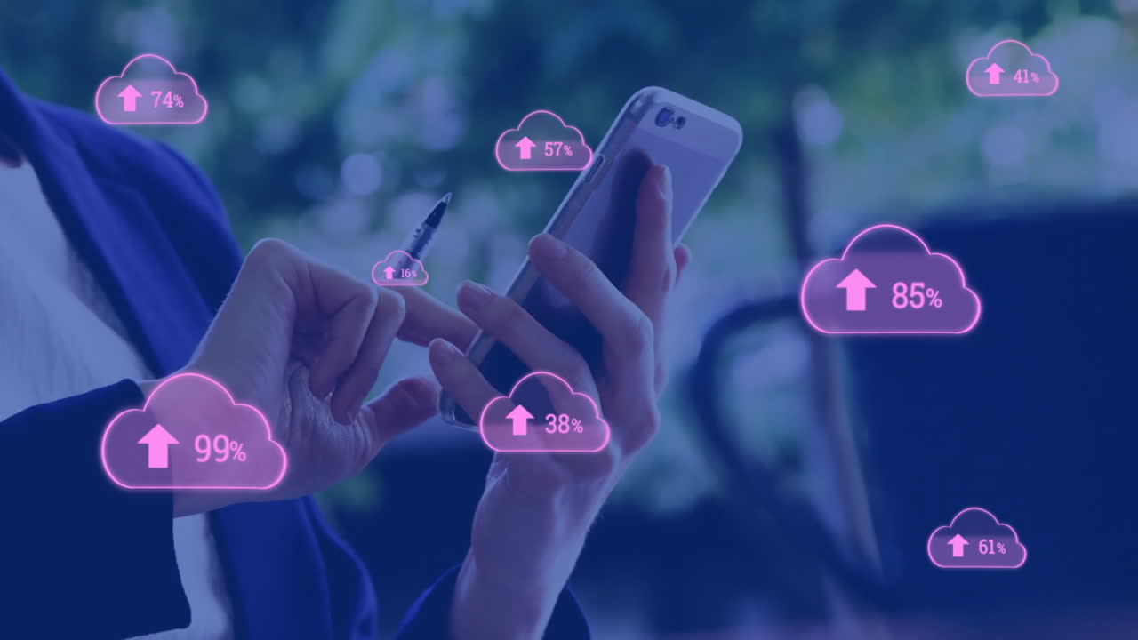 animación de símbolos de nubes rosas cargando datos sobre una mujer de negocios caucásica usando un teléfono inteligente