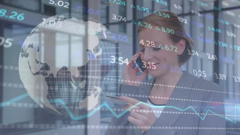 animación del procesamiento de datos financieros sobre una mujer de negocios hablando en un teléfono inteligente