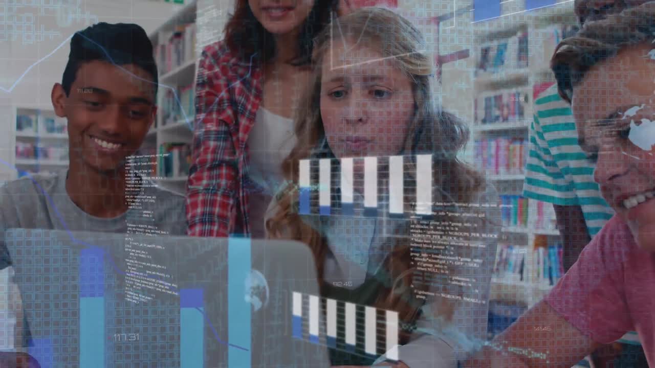 animación del procesamiento de datos financieros sobre personas de negocios que trabajan en la oficina