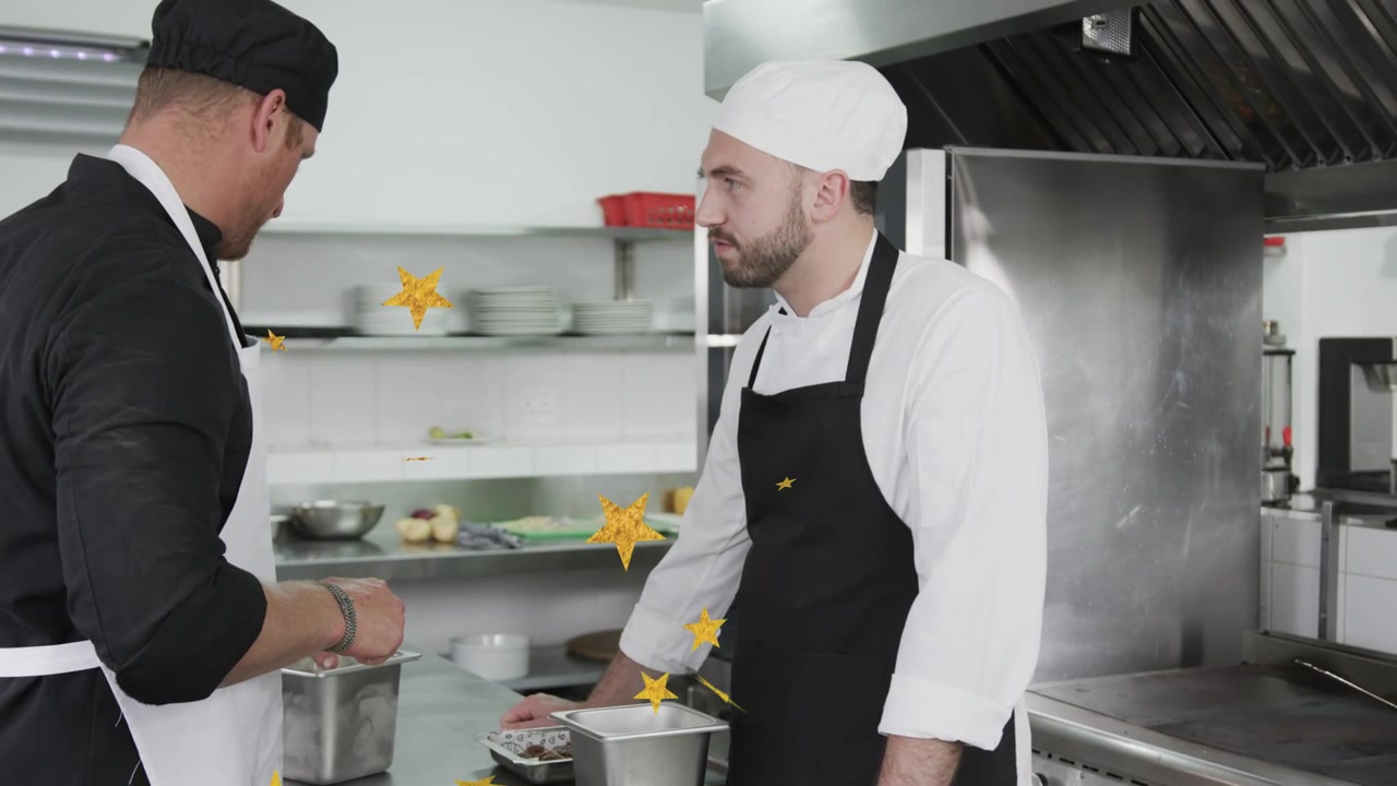 Chef a sinistra che preleva da una lattina per la preparazione del cibo sul bancone, chef a destra che osserva, stelle gialle fluttuanti.