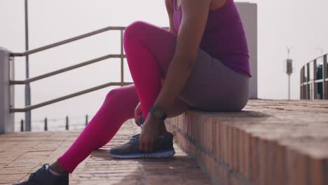 caucasian woman preparing for a run in a park