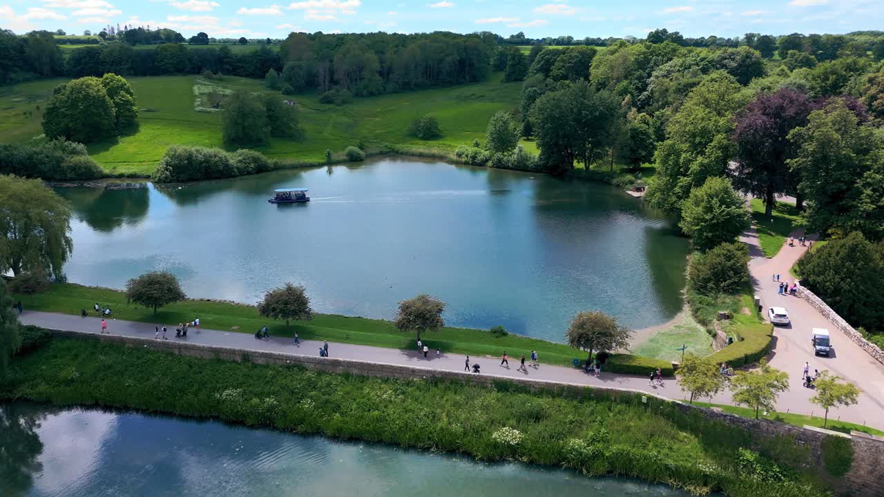 British culture, stronghold location, castle grounds, tourist families