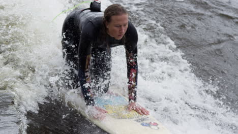 Woman-athlete---Surfing-on-a-river-wave