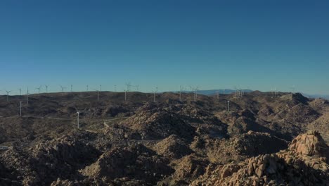 volando sobre montañas rocosas al norte de baja california