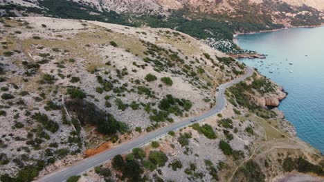 克羅埃西亞海岸的空中景色,靠近亞得里亞海的克爾克島的斯塔拉巴斯卡海灘