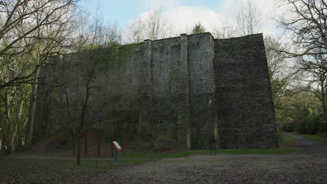 Medieval-Castle-Ruins-In-Saint-Nicolas-Park-In-Angers,-France