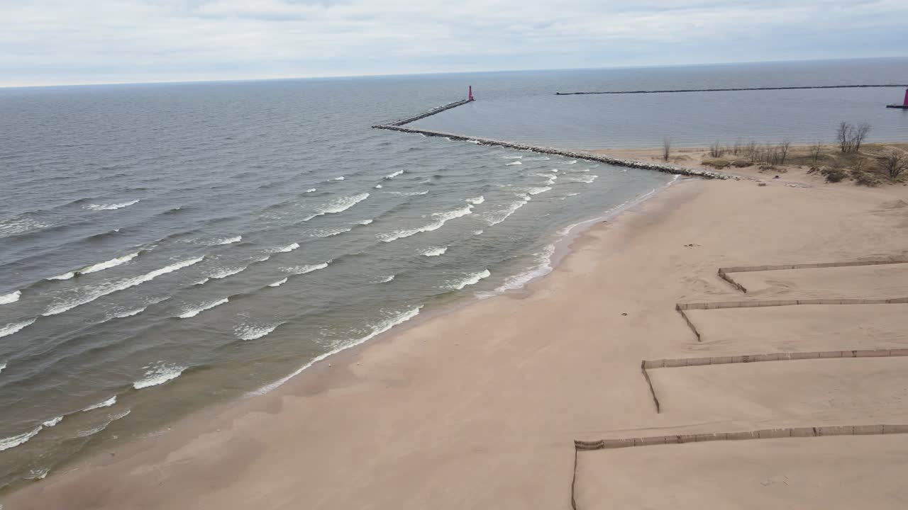 превращаясь из бука в шершавые белые шапки