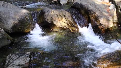 Flowing-stream-split-by-a-rock-in-Vermont