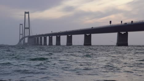 La-Gran-Vista-Del-Puente-Del-Cinturón-Al-Atardecer