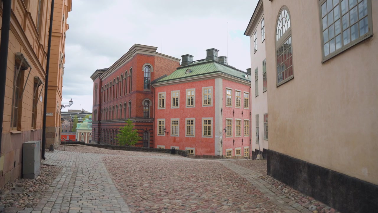 Le case colorate di Riddarholmen. Ripresa fluida in movimento