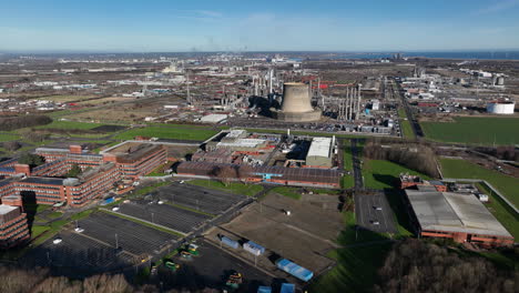 Wilton-site,-ex-ICI,-sembcorp,-chemical,-works,-teesside---clip-5---side-flight-move-right-to-left