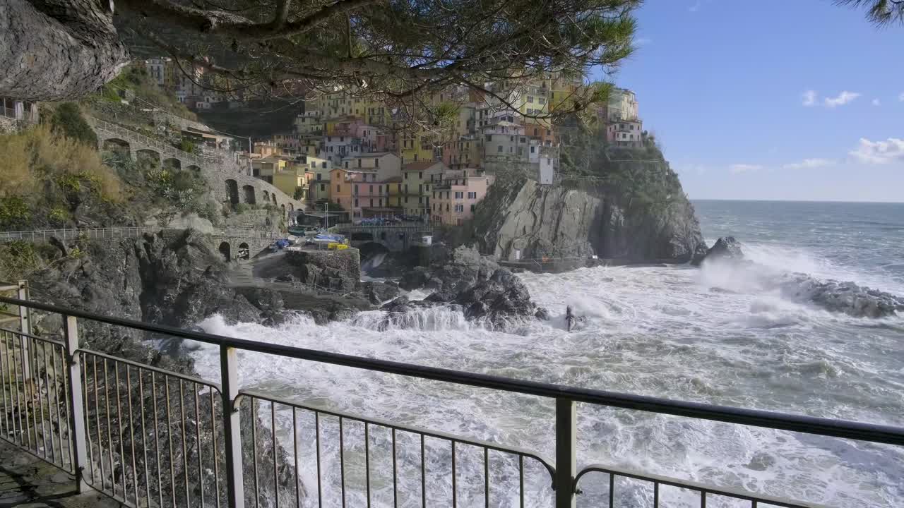 바다 폭풍 동안 manarola, cinque terre의 탁 트인 전망