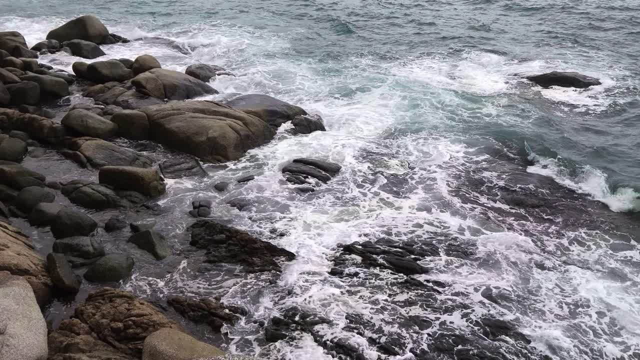 Ocean Waves Crashing Against Rocks on a Rocky Shore