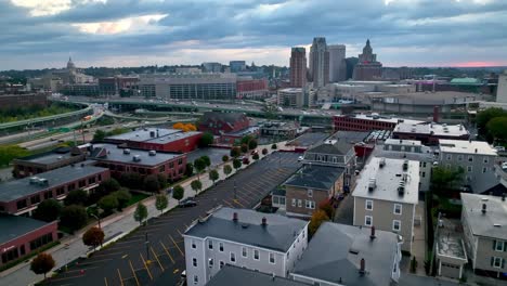 Empujón-Aéreo-Hacia-El-Horizonte-De-Providence-Rhode-Island