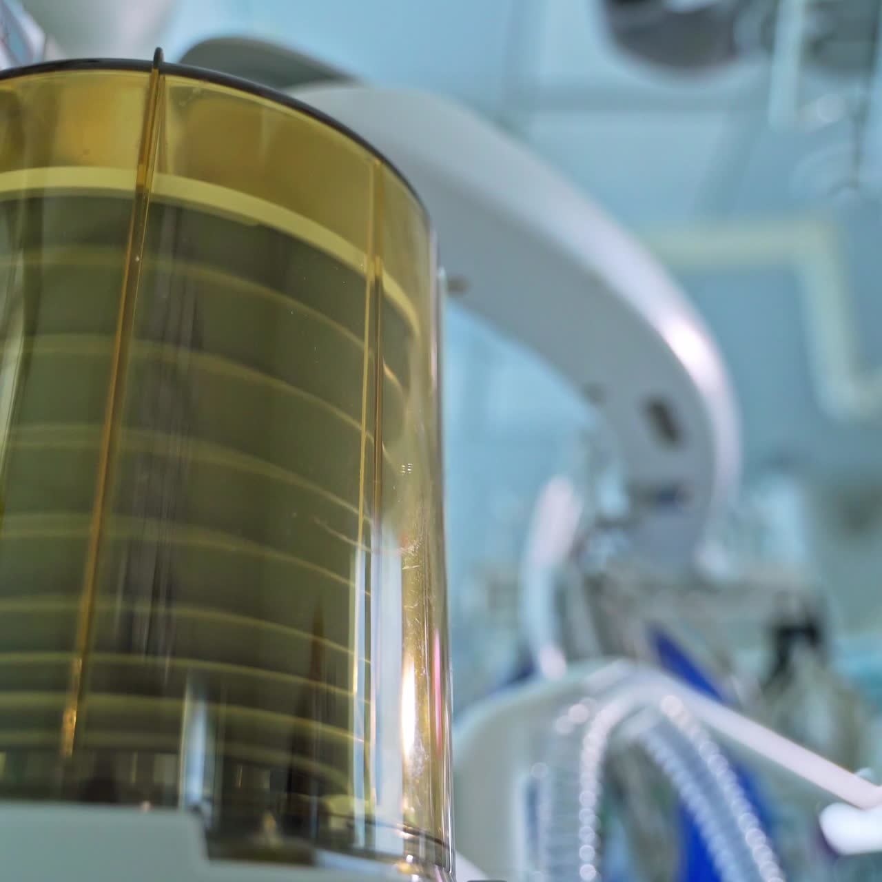 Ventilation of lungs with oxygen