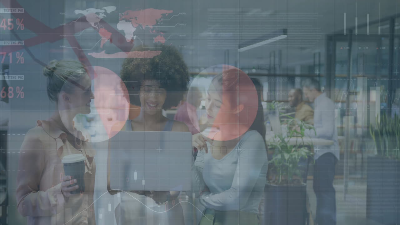 animación del procesamiento de datos financieros sobre diversas personas de negocios en la oficina