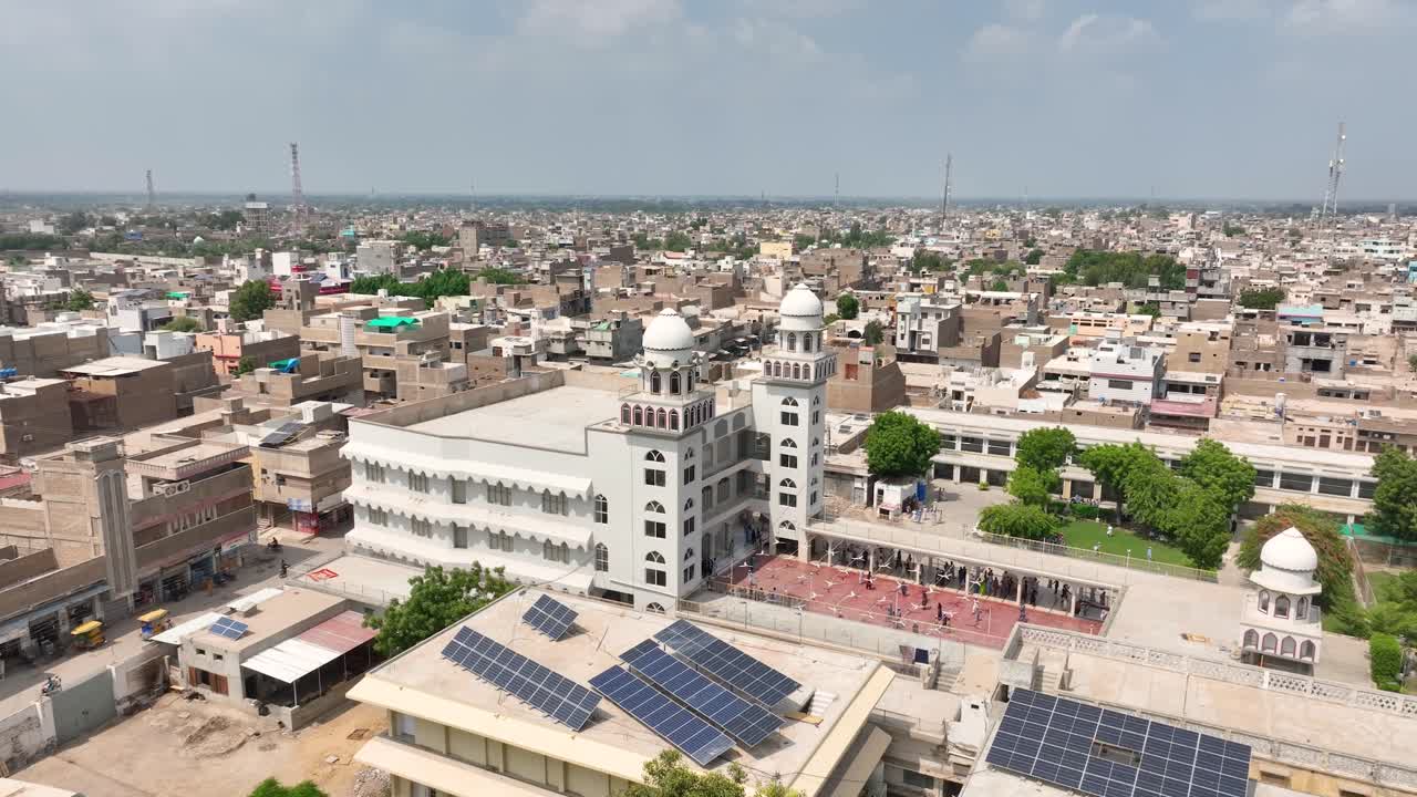 vista panorámica aérea sobre el horizonte de darul uloom hussainia, en el sur de sindh