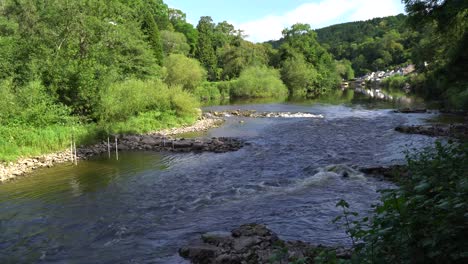 Symonds-Yat-East,-Valle-Del-Río-Wye,-Cacerola-Lenta