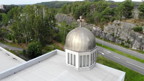 antena de la iglesia ortodoxa volando alrededor de la vista de disparo de drones