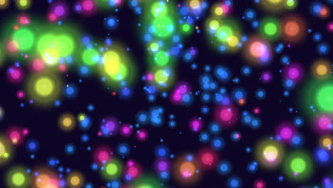 volar pequeños brillos de colores y bokeh redondo en el espacio oscuro