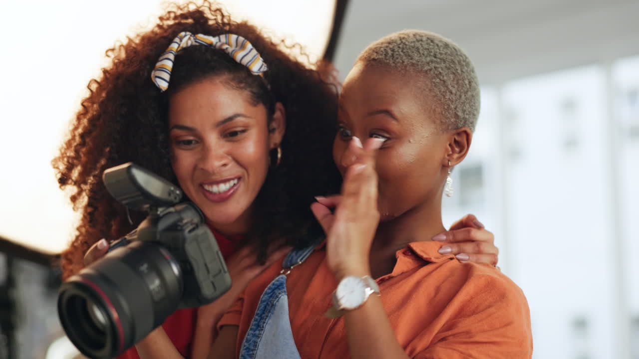 여성과 함께 사진작가, 와우 및 모델