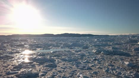 Vista-Aérea-Del-Impresionante-Fiordo-De-Hielo-Que-Rodea-Ilulissat,-Groenlandia